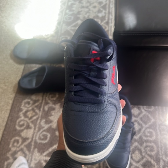Fila Shoes, 8 in unisex, dark blue with red & white creasings - Picture 5 of 5